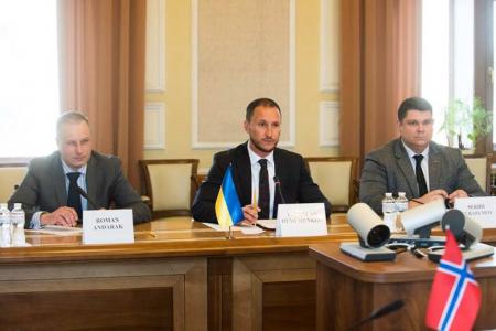Відбулась зустріч заступника міністра енергетики України з питань європейської інтеграції Ярослава Демченкова з заступником голови місії Посольства Королівства Норвегія Александрою Вацко.