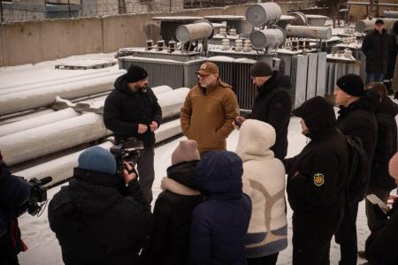 Трансформаторні підстанції та устаткування для відновлення енергопостачання: Міненерго передало Запорізькій області обладнання від партнерів