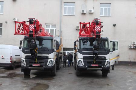 За координації Міненерго харківські енергетики отримали автокрани для ремонтних робіт