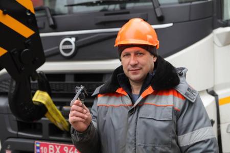 За координації Міненерго харківські енергетики отримали автокрани для ремонтних робіт