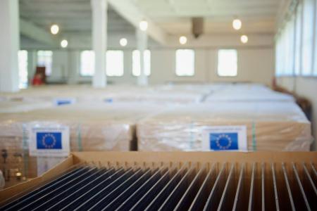 Україна отримала понад 5,8 тисячі сонячних панелей для лікарень 