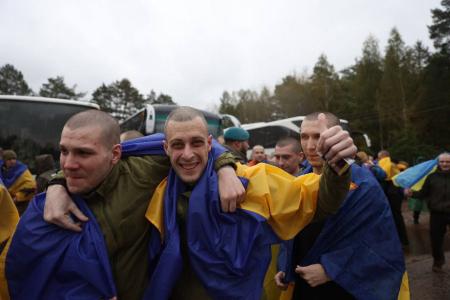 Додому з полону повернулися 185 захисників України 