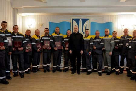 Денис Шмигаль відзначив енергетиків за аварійно-відновлювальні роботи після російських атак