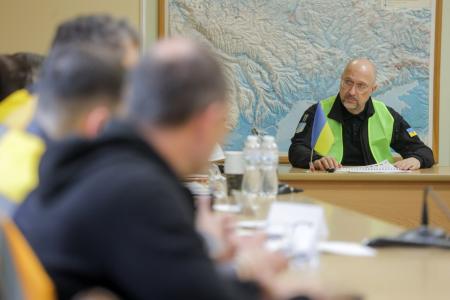 Денис Шмигаль відзначив енергетиків за аварійно-відновлювальні роботи після російських атак