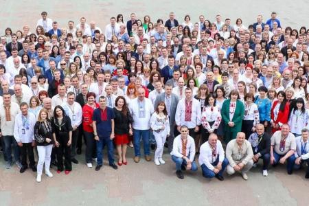 Сьогодні українці по всьому світу одягають вишиванку – символ нашої ідентичності, сили та єдності