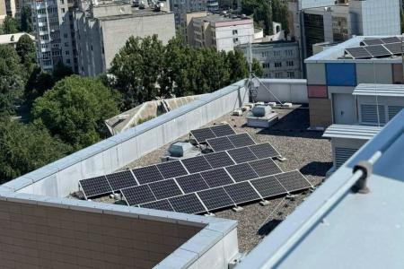 «Охматдит» розпочав власну генерацію електроенергії: у лікарні встановлено сонячні станції