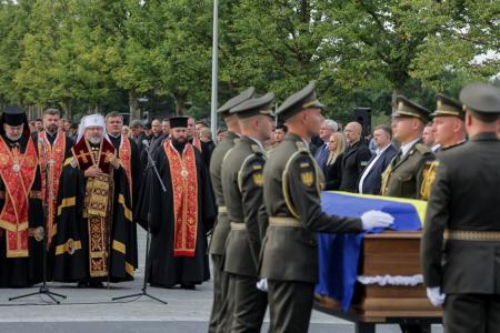 Денис Шмигаль взяв участь у церемонії перепоховання полковника Євгена Коновальця