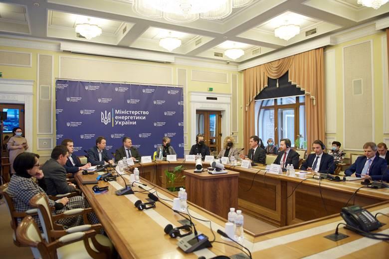 У Міністерстві енергетики відбувся семінар «Світовий досвід планування та забезпечення сталого розвитку енергосистем» за участі представників міністерства, енергетичних компаній та посольства Фінляндії.