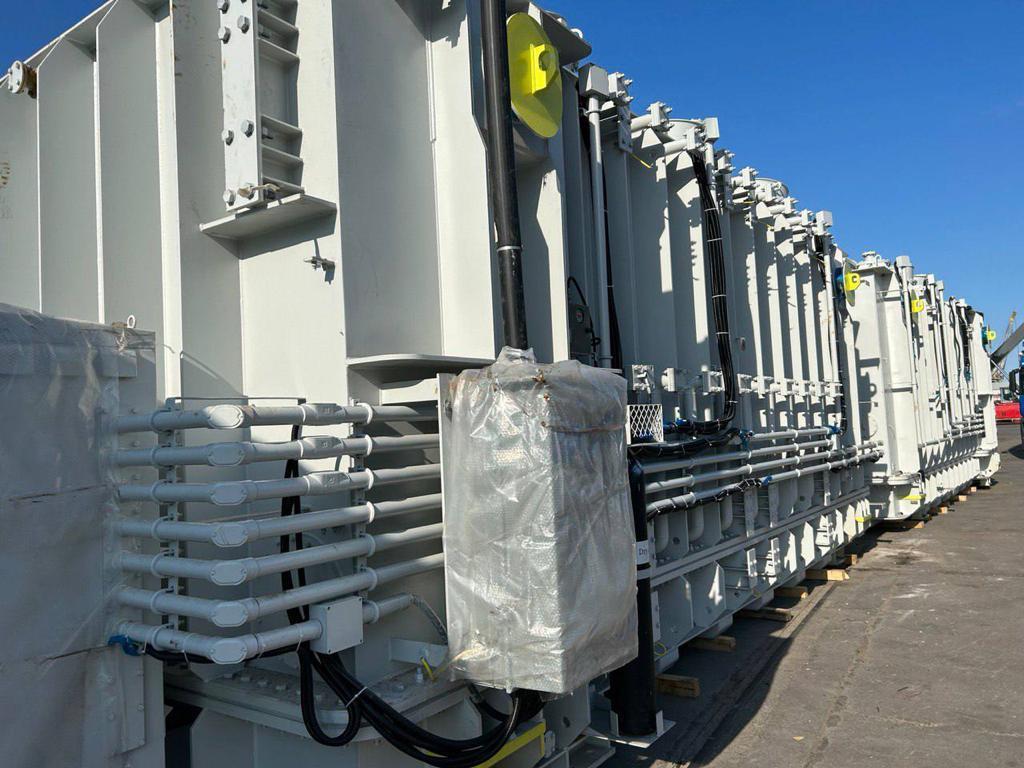 За координації Міненерго Японія та ПРООН доставили в Україну два нових автотрансформатори, які забезпечать світлом пів мільйона людей