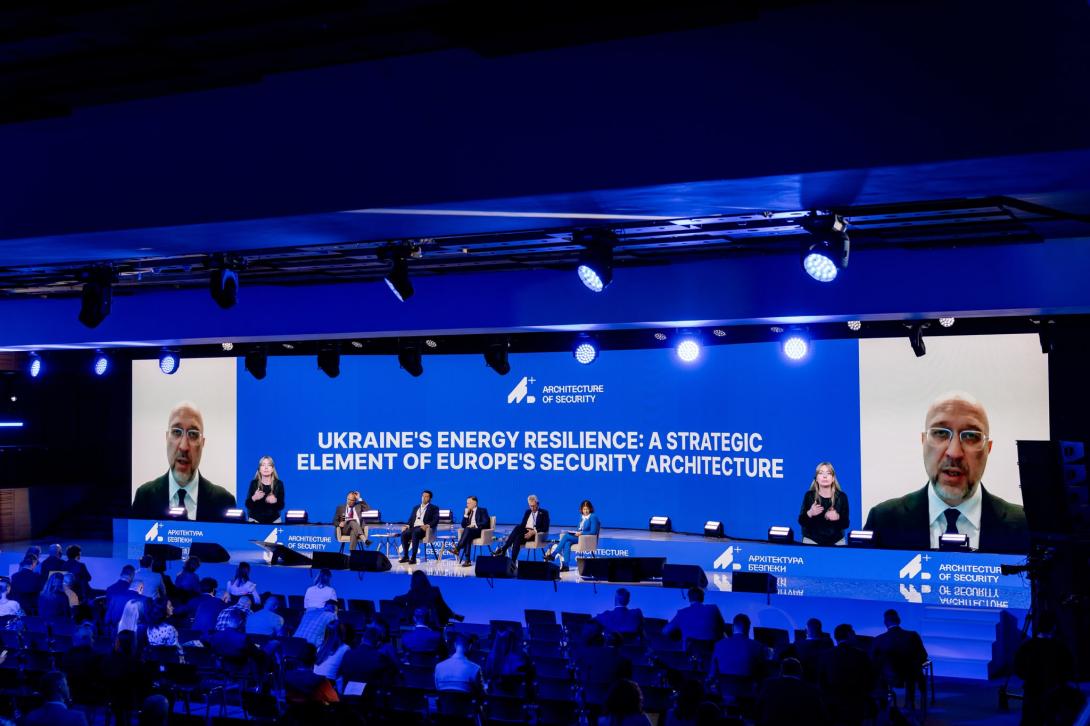 Денис Шмигаль: Україна будує нову енергосистему за принципом енергетичних сот